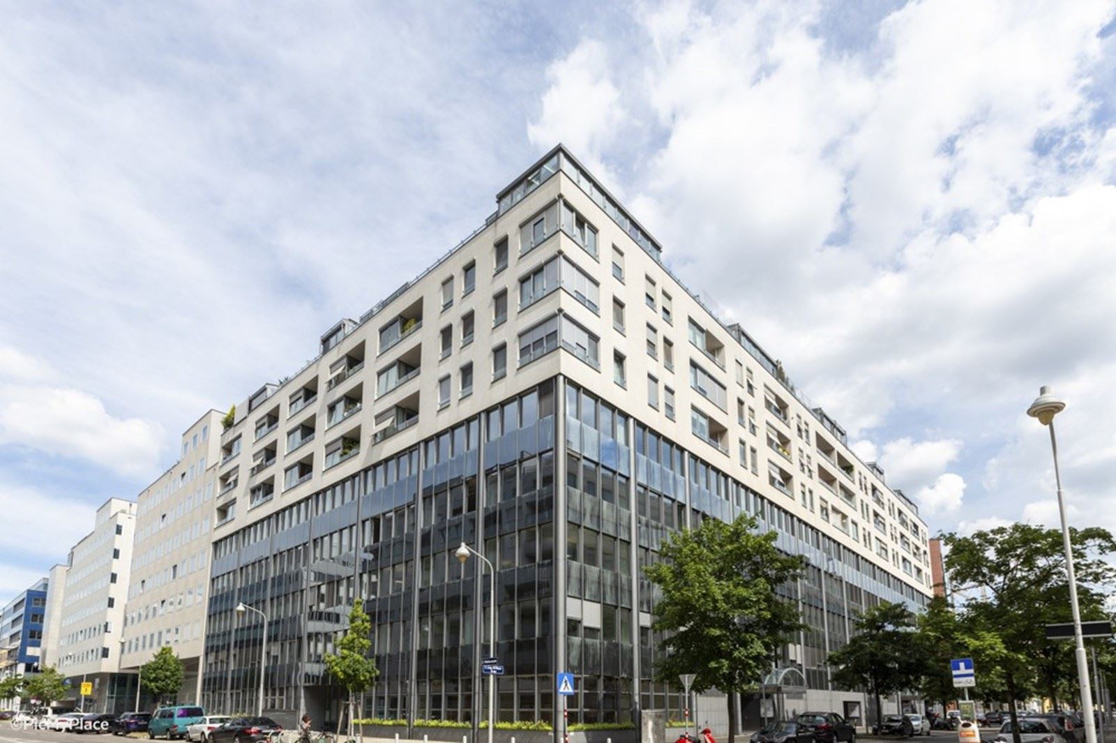 Modesta Real Estate mediates new company location for BBU in Carré Lassalle